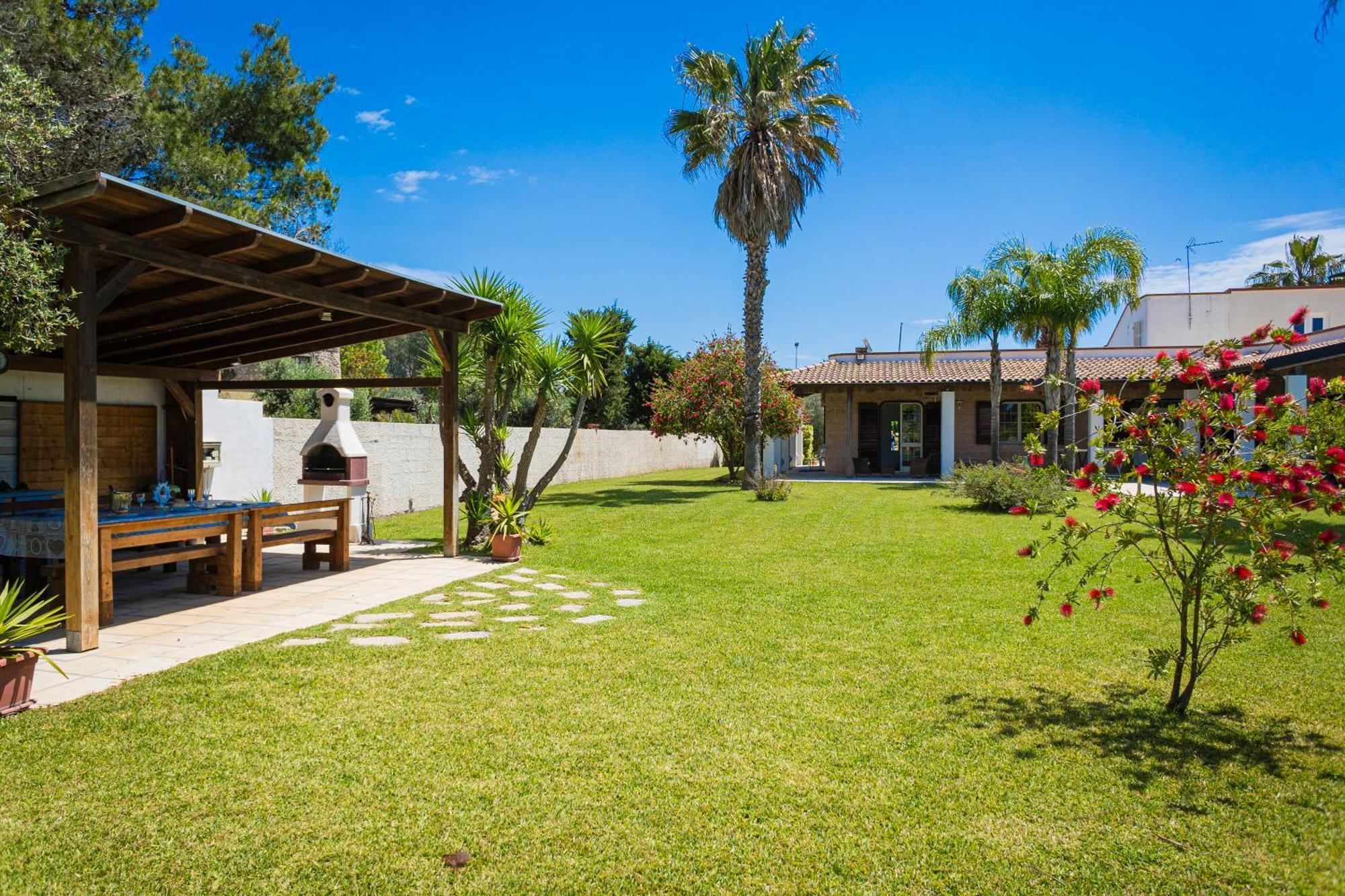Villa El Capitano With Garden And Pool - Happy Rentals Muro Leccese Exterior photo
